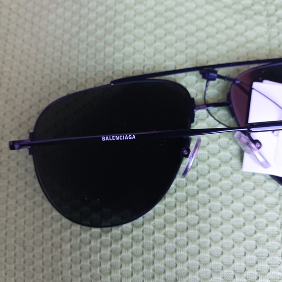 - BALENCIAGA Logo Lens Aviator Sunglass New with Case - Picture 8 of 9
